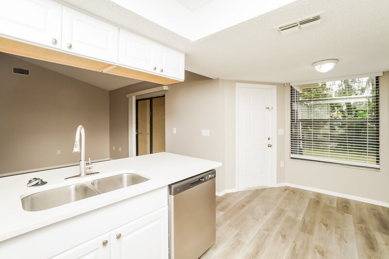 2,045/Mo, 8134 Royal Hart Dr New Port Richey, FL 34653 Kitchen View