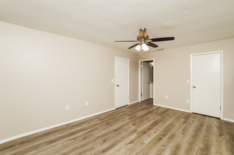 2,045/Mo, 8134 Royal Hart Dr New Port Richey, FL 34653 Main Bedroom View 2