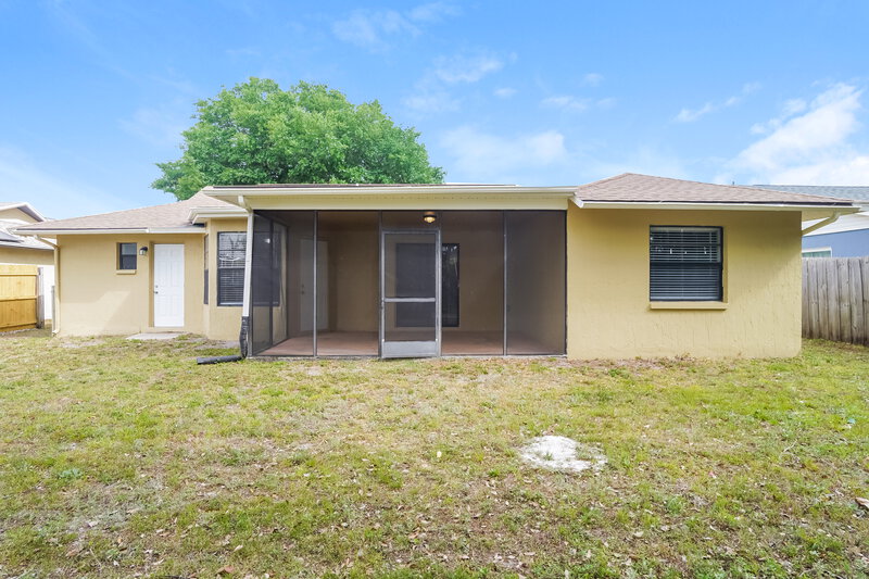 2,045/Mo, 8134 Royal Hart Dr New Port Richey, FL 34653 Rear View