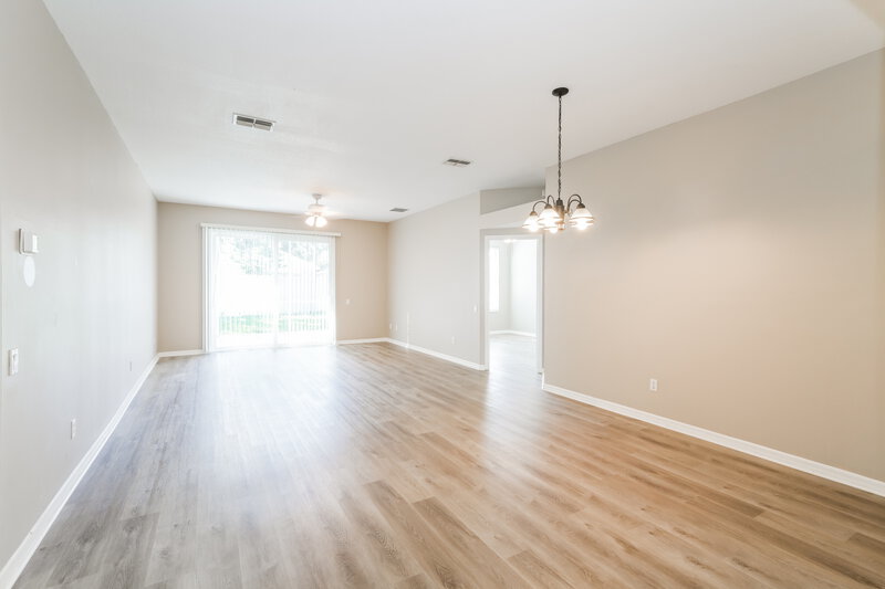 2,355/Mo, 18109 Ashton Park Way Tampa, FL 33647 Living Room View