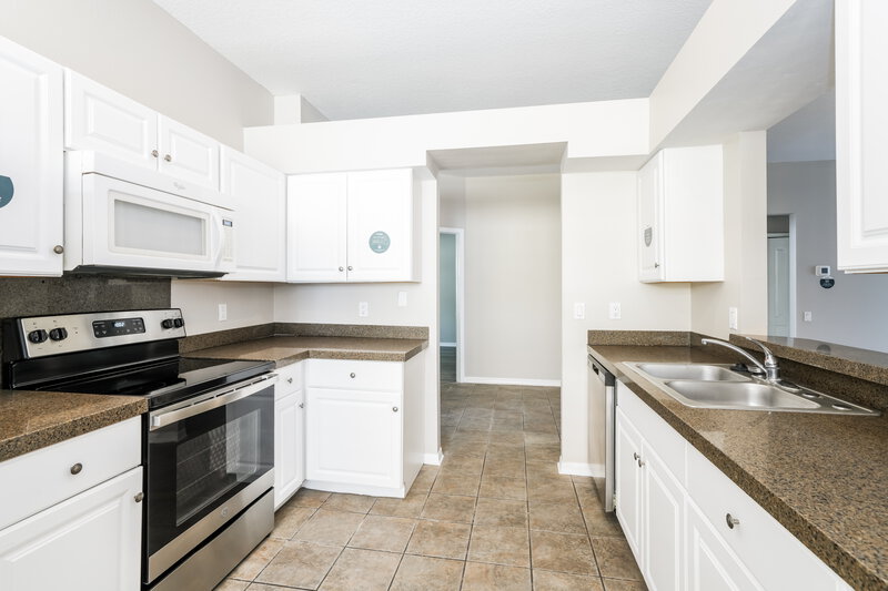 2,355/Mo, 18109 Ashton Park Way Tampa, FL 33647 Kitchen View 2