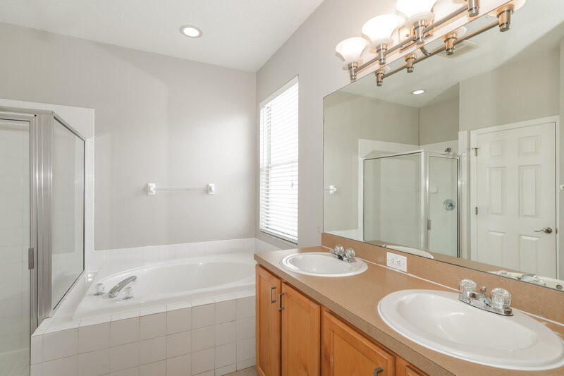3,490/Mo, 5903 Browder Rd Tampa, FL 33625 Main Bathroom View