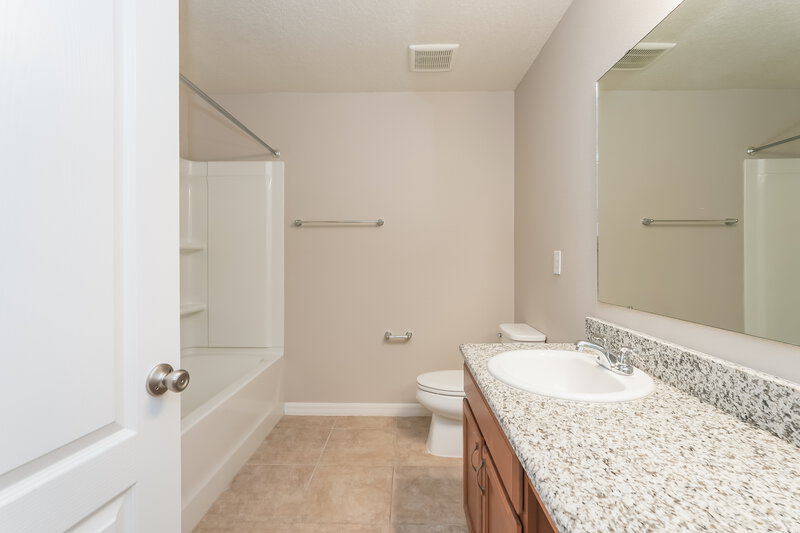 1,840/Mo, 7601 Muscovy Dr Lakeland, FL 33810 Bathroom View