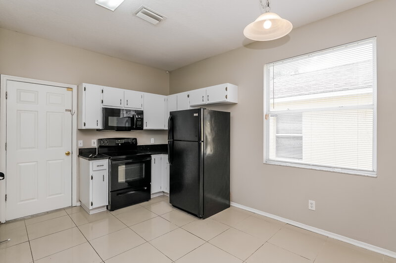 2,350/Mo, 9862 Morris Glen Way Temple Terrace, FL 33637 Kitchen View