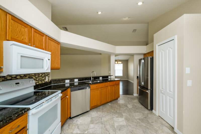 2,255/Mo, 13532 Fladgate Mark Dr Riverview, FL 33579 Kitchen View