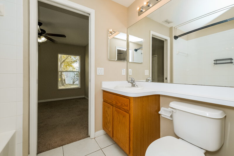 2,255/Mo, 13532 Fladgate Mark Dr Riverview, FL 33579 Bathroom View 3