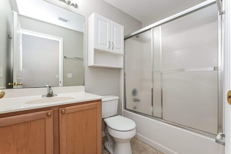 2,435/Mo, 19228 Wood Sage Dr Tampa, FL 33647 Main Bathroom View