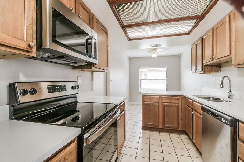 2,235/Mo, 23106 Mayfair Rd Land O Lakes, FL 34639 Kitchen View 2