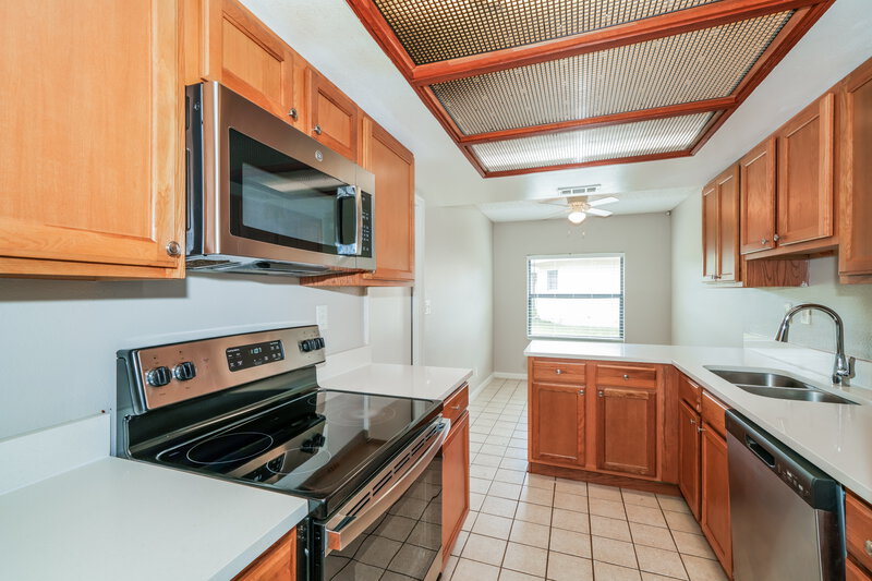1,800/Mo, 23106 Mayfair Rd Land O Lakes, FL 34639 Kitchen View