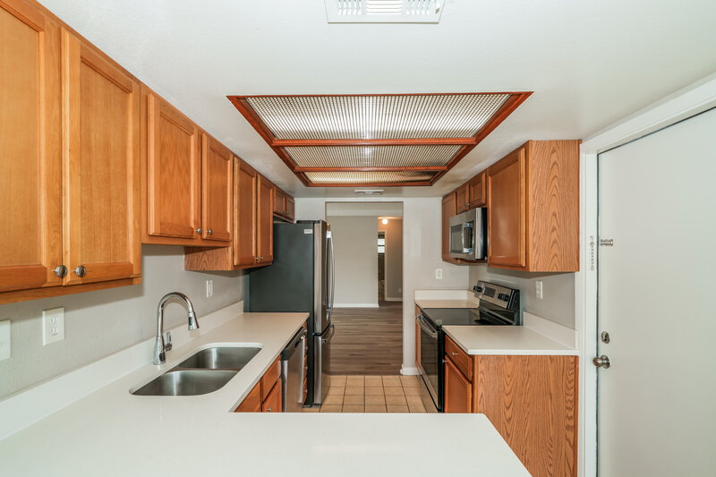 1,800/Mo, 23106 Mayfair Rd Land O Lakes, FL 34639 Kitchen View 3