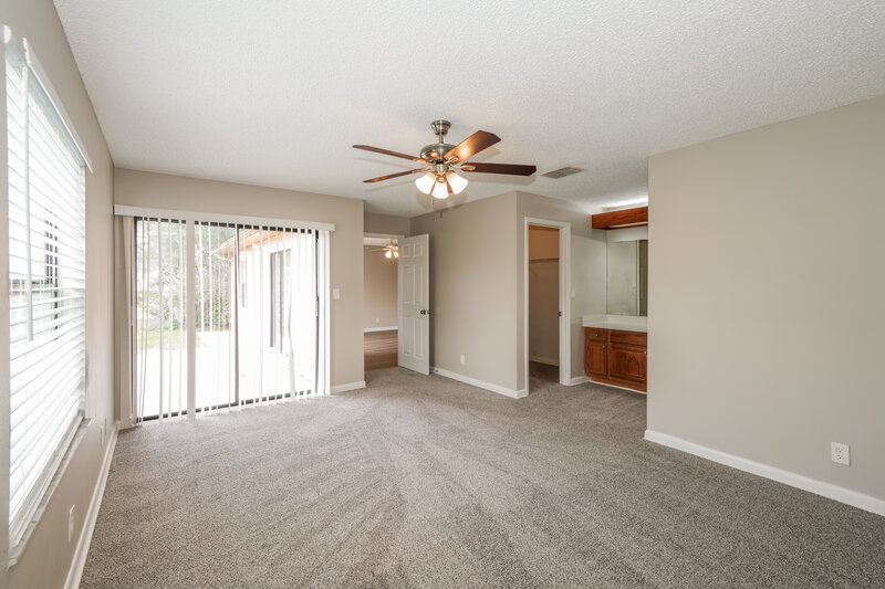 1,800/Mo, 23106 Mayfair Rd Land O Lakes, FL 34639 Main Bedroom View 2