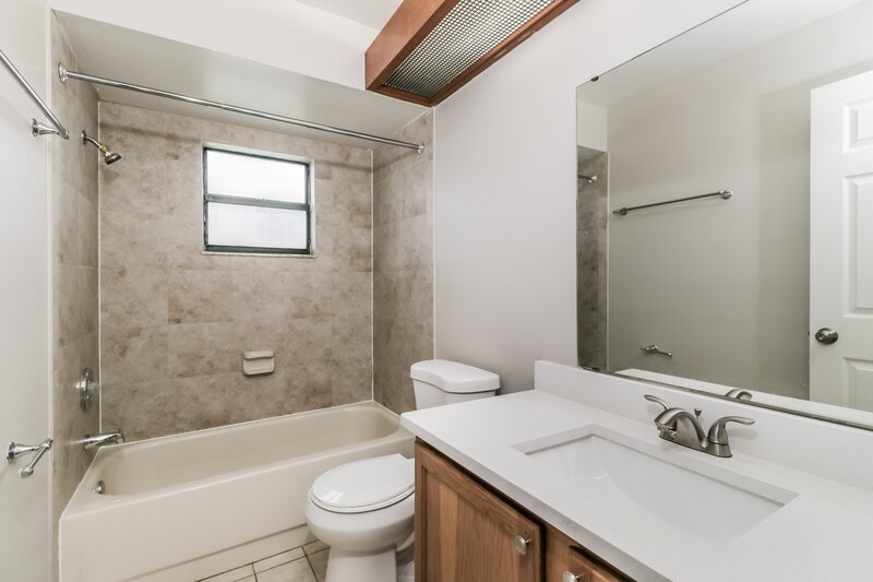 2,235/Mo, 23106 Mayfair Rd Land O Lakes, FL 34639 Bathroom View