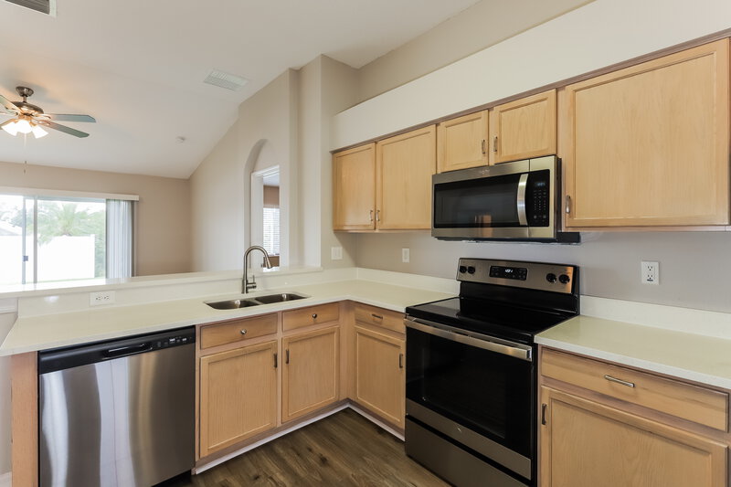 3,540/Mo, 4422 Tina Ln Plant City, FL 33563 Kitchen View