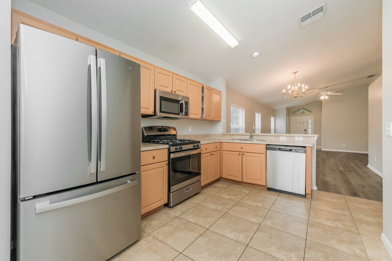 2,065/Mo, 7546 Oxford Garden Cir Apollo Beach, FL 33572 Kitchen View