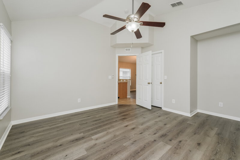 2,065/Mo, 7546 Oxford Garden Cir Apollo Beach, FL 33572 Main Bedroom View 2