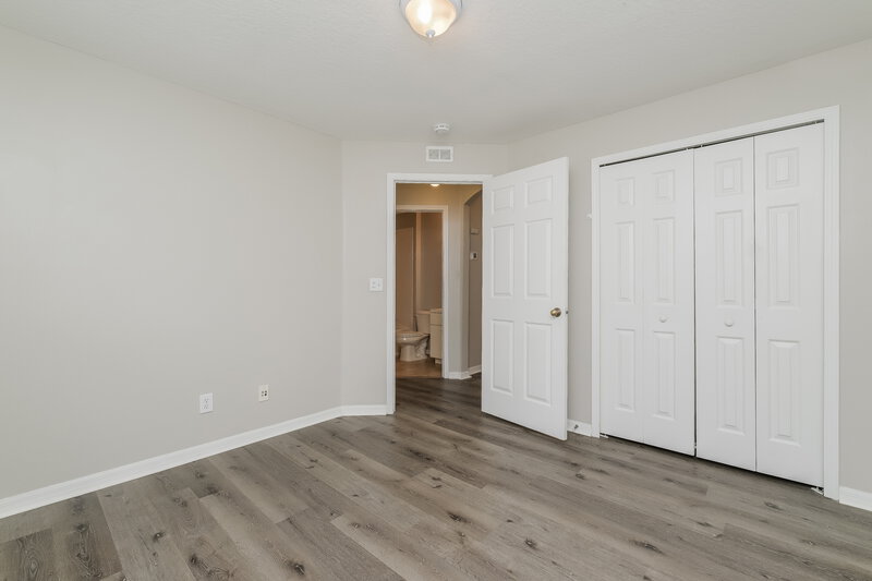 2,065/Mo, 7546 Oxford Garden Cir Apollo Beach, FL 33572 Bedroom View 2
