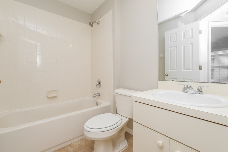 2,065/Mo, 7546 Oxford Garden Cir Apollo Beach, FL 33572 Bathroom View