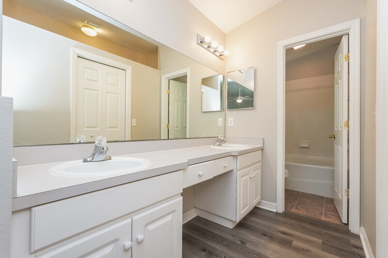 2,200/Mo, 4509 Clarkwood Ct Land O' Lakes, FL 34639 Main Bathroom View