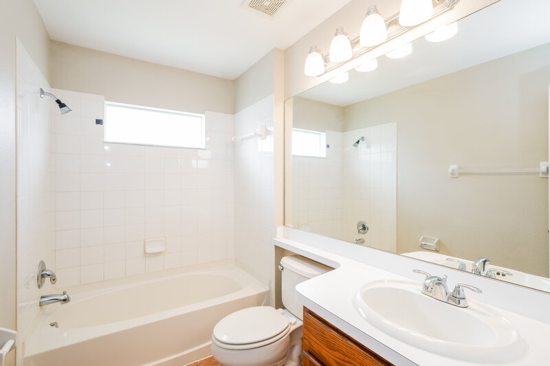 2,645/Mo, 19417 Otters Wick Way Land O Lakes, FL 34638 Bathroom View