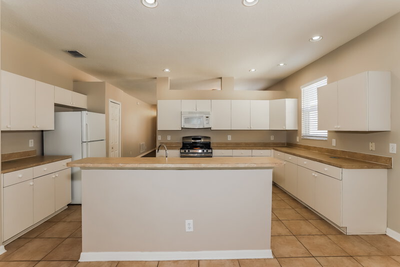2,475/Mo, 2512 Deer Forest Dr Lutz, FL 33559 Kitchen View