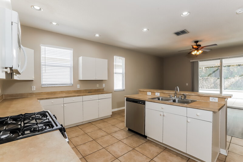 2,475/Mo, 2512 Deer Forest Dr Lutz, FL 33559 Kitchen View 3