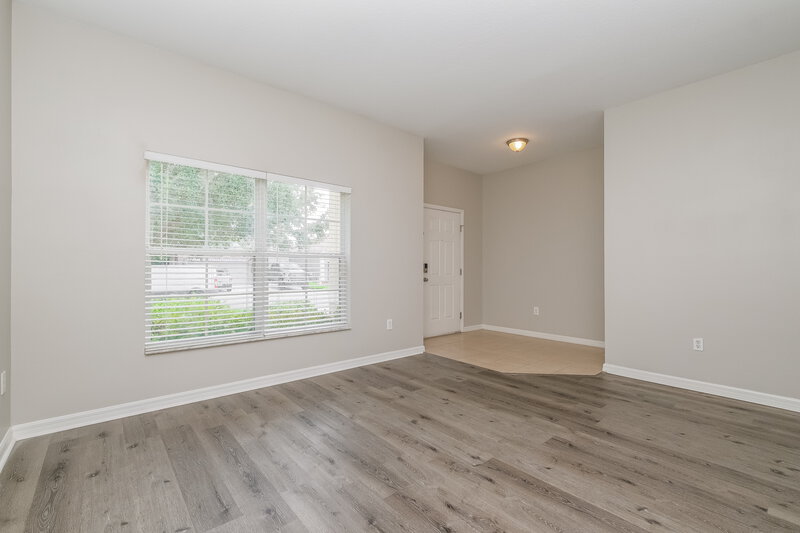 1,995/Mo, 10337 Celtic Ash Dr Ruskin, FL 33573 Living Room View