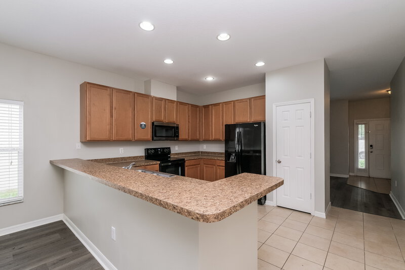 1,995/Mo, 10337 Celtic Ash Dr Ruskin, FL 33573 Kitchen View 2