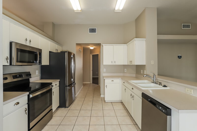 2,660/Mo, 10808 Windbury Way Riverview, FL 33569 Kitchen View