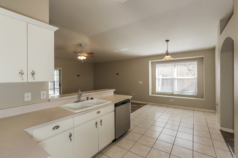 2,660/Mo, 10808 Windbury Way Riverview, FL 33569 Kitchen View 2