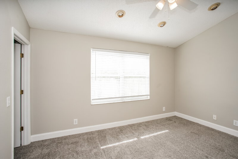 2,455/Mo, 740 Vallance Way NE Saint Petersburg, FL 33716 Main Bedroom View