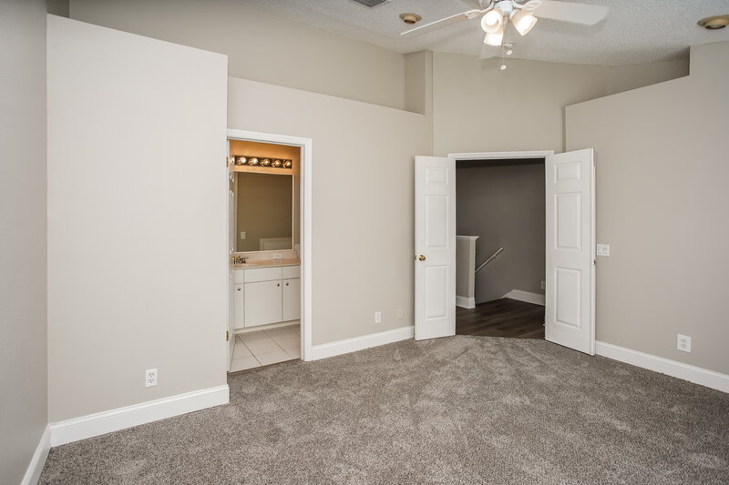 2,455/Mo, 740 Vallance Way NE Saint Petersburg, FL 33716 Main Bedroom View 2