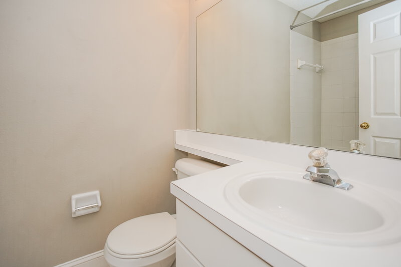 2,455/Mo, 740 Vallance Way NE Saint Petersburg, FL 33716 Bathroom View 2