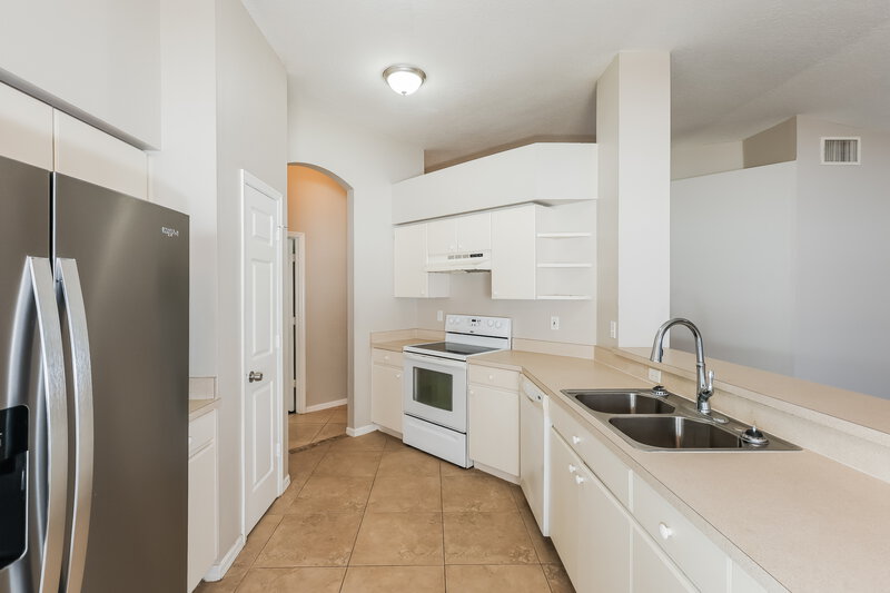 2,185/Mo, 1225 Dragon Head Dr Valrico, FL 33594 Kitchen View 2