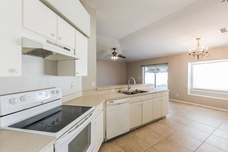 2,185/Mo, 1225 Dragon Head Dr Valrico, FL 33594 Kitchen View 3