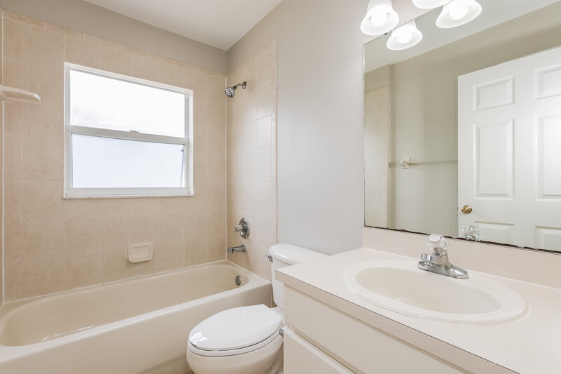 2,185/Mo, 1225 Dragon Head Dr Valrico, FL 33594 Bathroom View