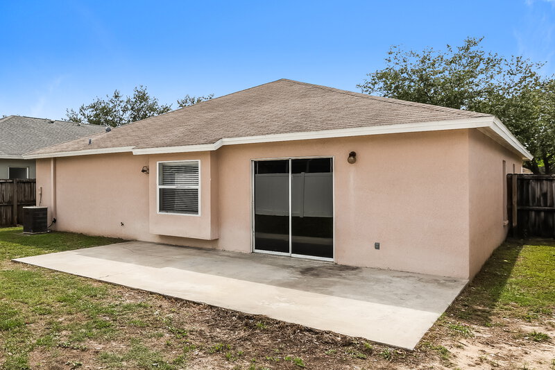 2,185/Mo, 1225 Dragon Head Dr Valrico, FL 33594 Rear View