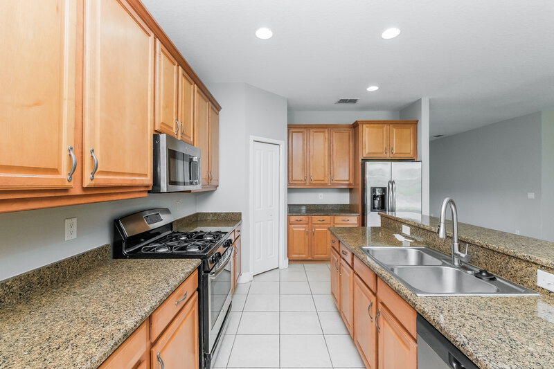 3,540/Mo, 569 Bimini Bay Blvd Apollo Beach, FL 33572 Kitchen View