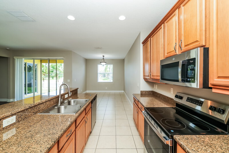 2,160/Mo, 569 Bimini Bay Blvd Apollo Beach, FL 33572 Kitchen View 2