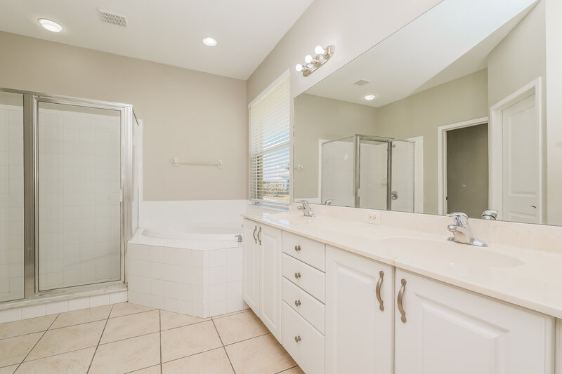 3,540/Mo, 569 Bimini Bay Blvd Apollo Beach, FL 33572 Main Bathroom View