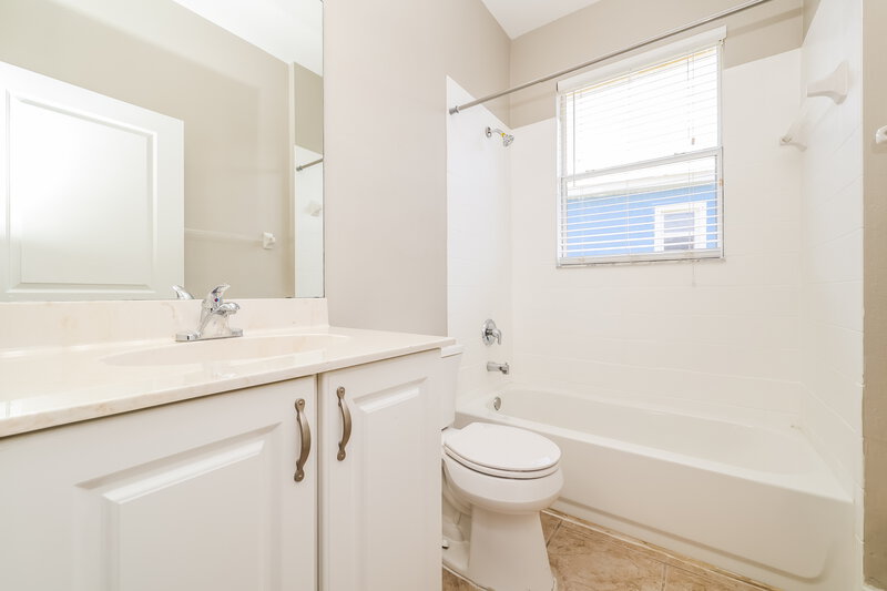 2,160/Mo, 569 Bimini Bay Blvd Apollo Beach, FL 33572 Bathroom View