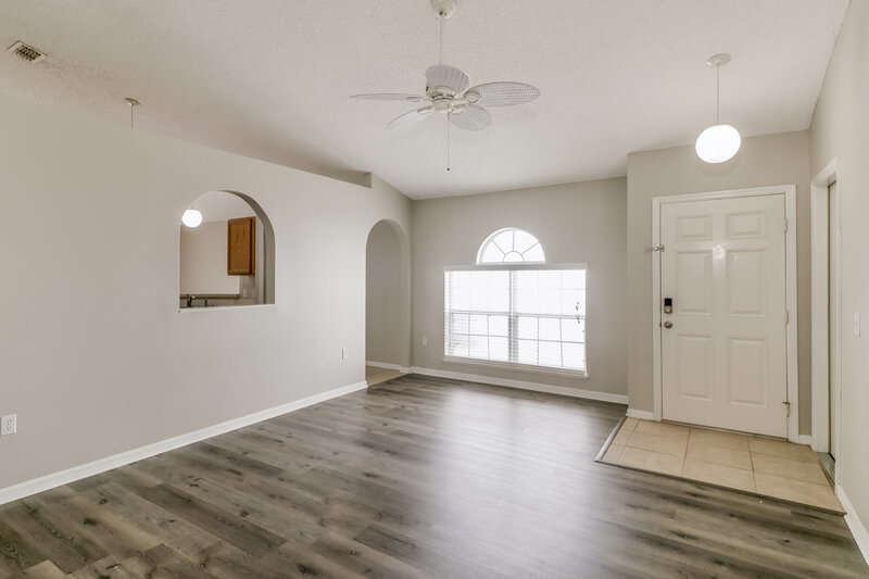 1,775/Mo, 30220 Birdhouse Dr Zephyrhills, FL 33545 Living Room View 2