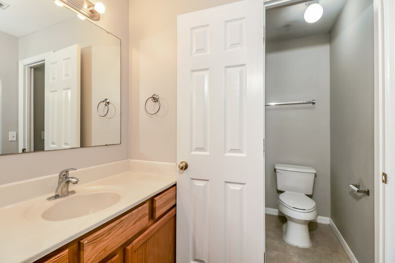 1,775/Mo, 30220 Birdhouse Dr Zephyrhills, FL 33545 Main Bathroom View
