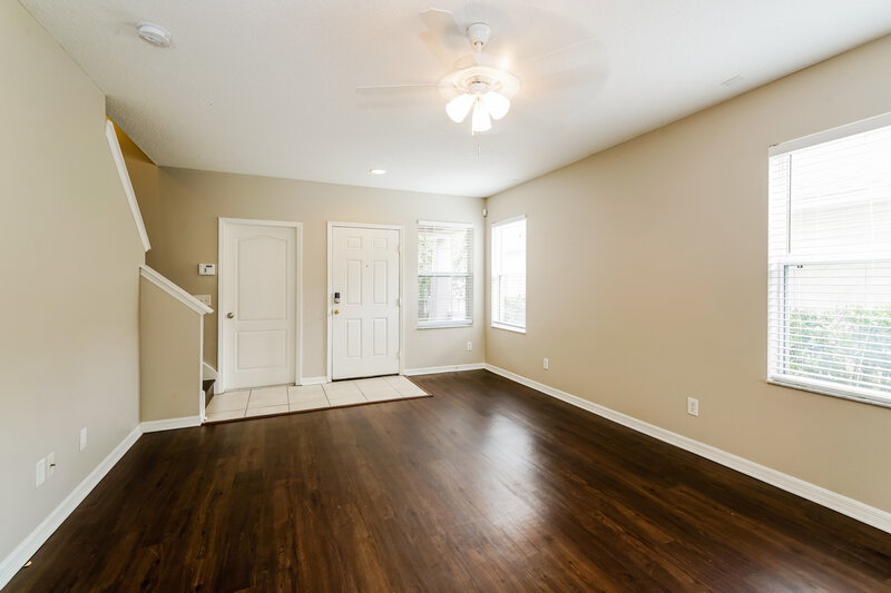 2,500/Mo, 1405 Marsh Wood Dr Seffner, FL 33584 Living Room View 2