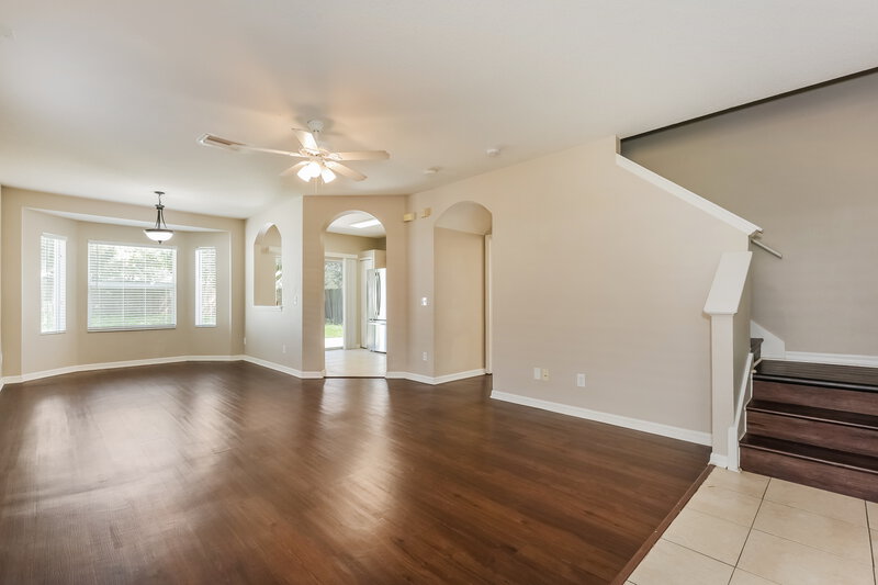 2,290/Mo, 1405 Marsh Wood Dr Seffner, FL 33584 Living Room View 2