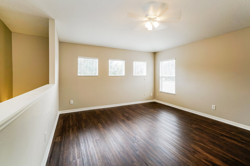 2,500/Mo, 1405 Marsh Wood Dr Seffner, FL 33584 Loft View