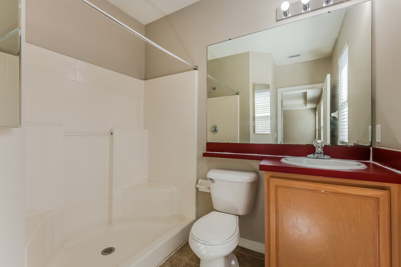 2,290/Mo, 1405 Marsh Wood Dr Seffner, FL 33584 Main Bathroom View