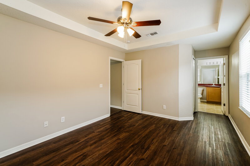 2,500/Mo, 1405 Marsh Wood Dr Seffner, FL 33584 Main Bedroom View 2