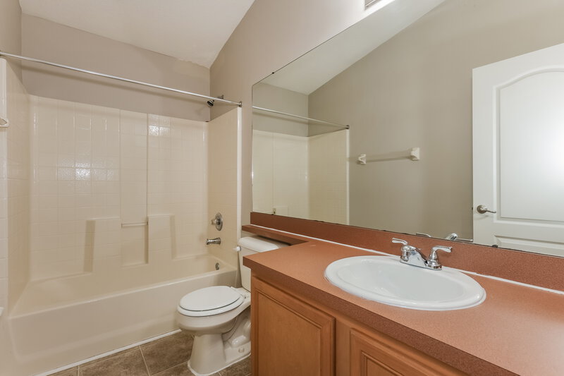 2,290/Mo, 1405 Marsh Wood Dr Seffner, FL 33584 Bathroom View