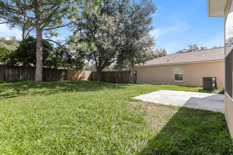 2,290/Mo, 1405 Marsh Wood Dr Seffner, FL 33584 Backyard View