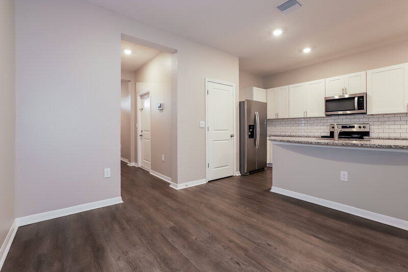 2,050/Mo, 9765 Bayard Brook Ct Gibsonton, FL 33534 Living Room View 2